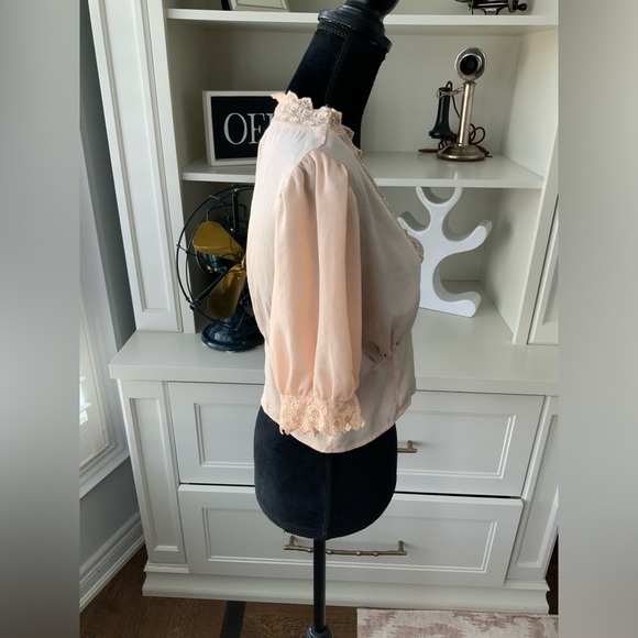 URBAN OUTFITTERS Isabella Lace Trim Satin Blouse Blush Peach Short Sleeve SZ Med - Picture 12 of 16